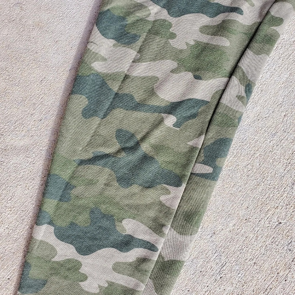 Old Navy Women's Green Camo Joggers Size Small Tall - Picture 10 of 15